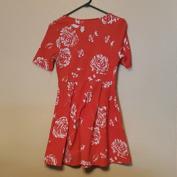 Pointed threads dress - Picture 2 of 2